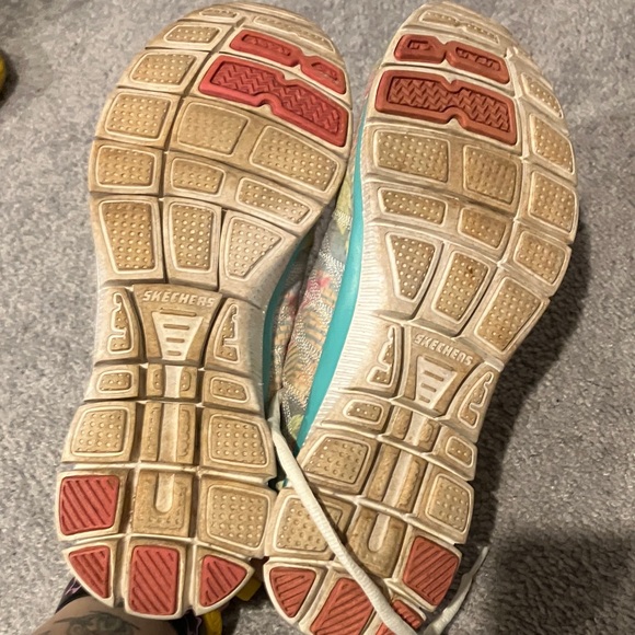 Skechers Lightweight Pastel Sneakers - Picture 6 of 8